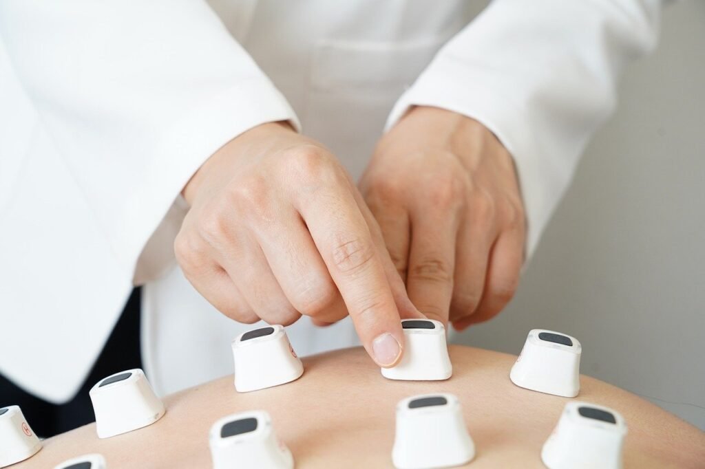 kwellness, traditionalmedicine, koreanmedicineclinic, nikom, acupuncture, kheritagehealth, pulsediagnosis, wellnessclinic, moxibustion, cuppingtherapy